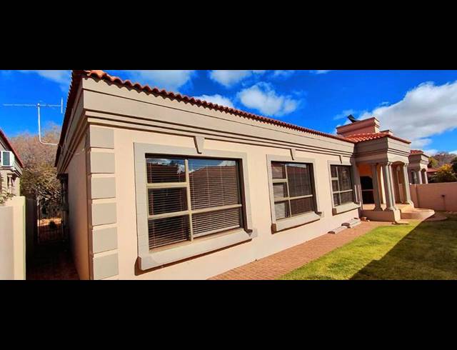 3 BEDROOM TOWNHOUSE FOR SALE IN DAN PIENAAR